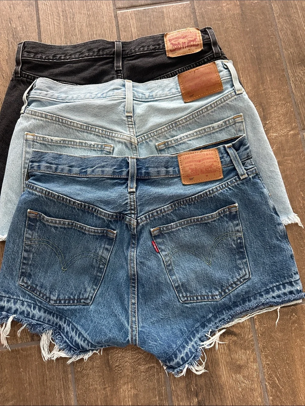 Levi’s button fly Women’s Frayed Hem Denim Shorts - Black, Light Blue, Dark Blue - Picture 2 of 9